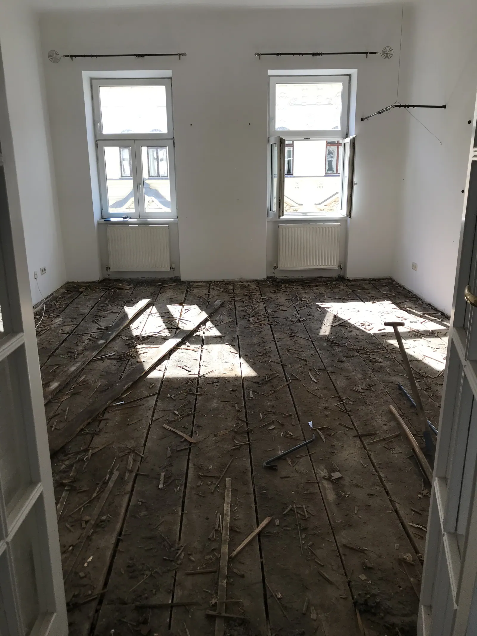 Demontagearbeiten in einer Altbauwohnung